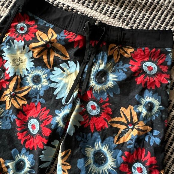 Mossimo Size 36 Blue & Red floral Swim trunks Men board shorts swimwear - Picture 4 of 6
